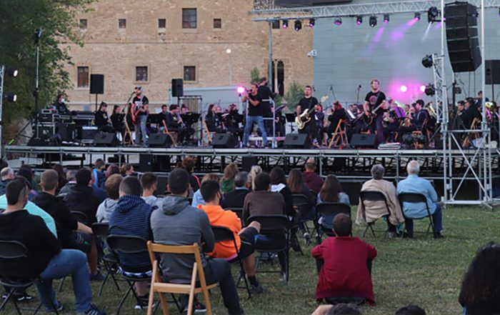 La Tafallesa y grupos locales