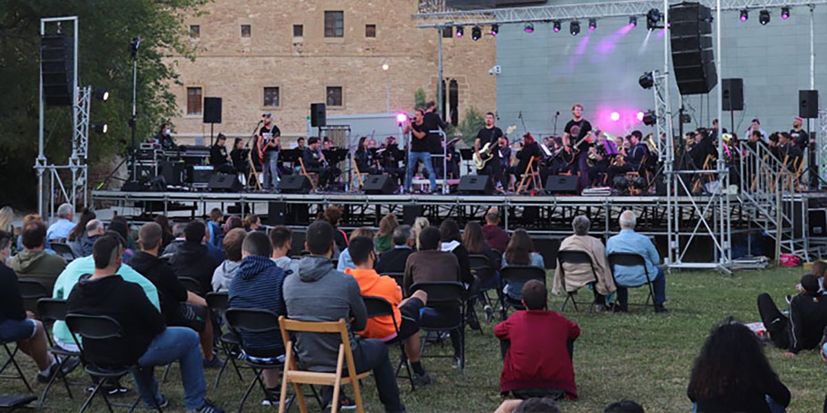 La Tafallesa y grupos locales