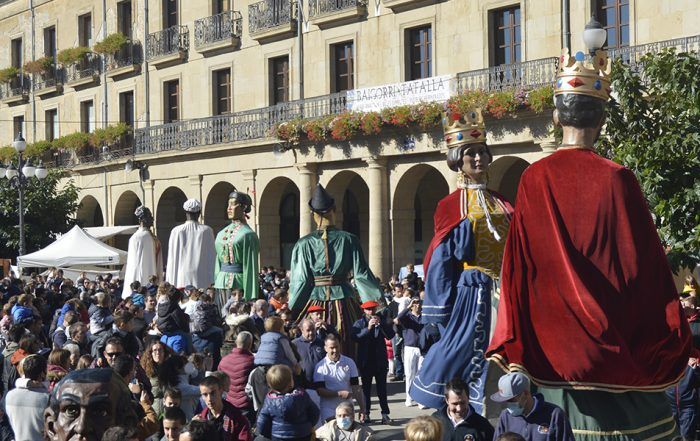 Kalejira Gigantes y Cabezudos