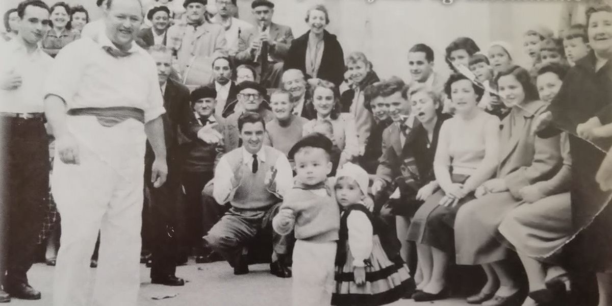 VIDONDO. DOS CHIQUITOS MARCELO Y ALEJANDRA BAILANDO LA JORA EN EL CENTRO NAVARRO DE ROSARIO.