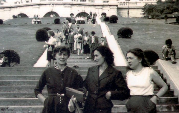 1. La Hermanas Lardizábal en París: María Ángeles, María y Carmen