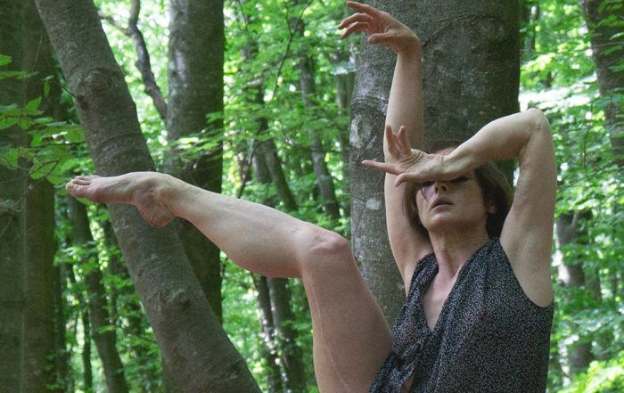 04. Danza. Tentativas de convertirse en arbol - LUCIANA CROATTO _ ARTISTAS INFLAMABLES - Fotografía Samuel Retortillo