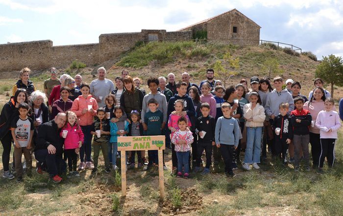 estudiantes de la escuela rural de pitillas inauguran el bosque santa ana basoa