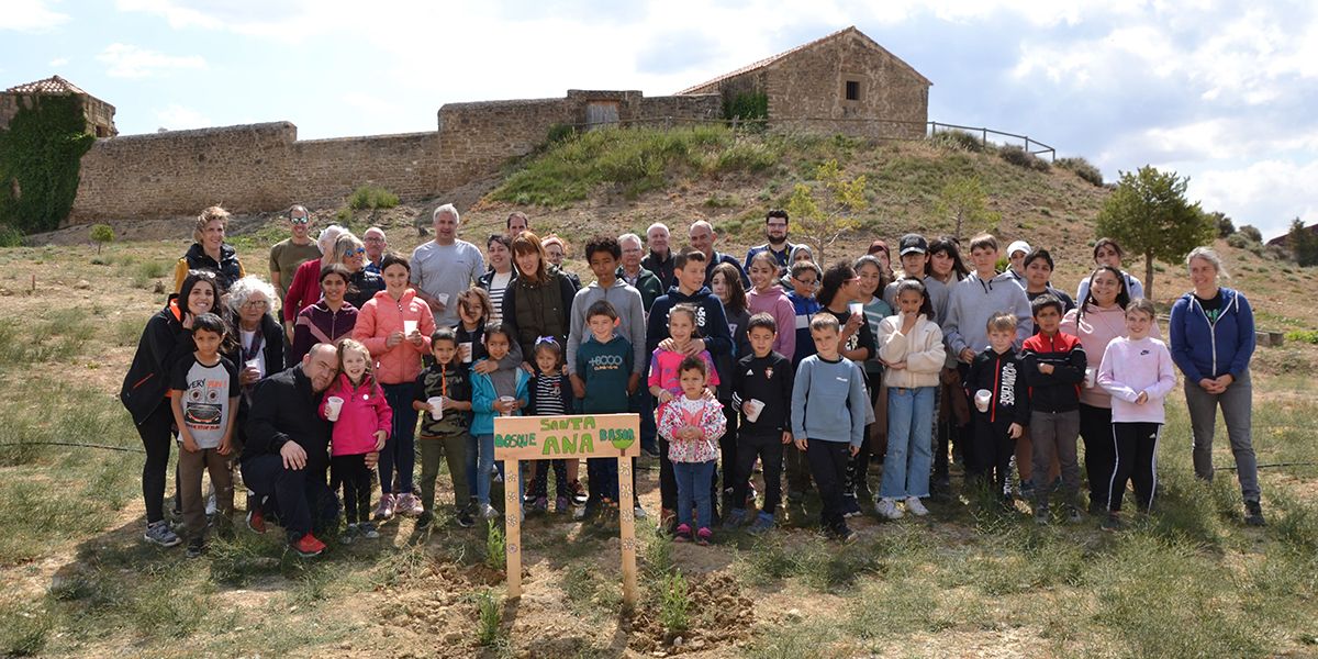estudiantes de la escuela rural de pitillas inauguran el bosque santa ana basoa