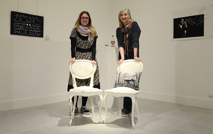 Las artistas tafallesas Leire Olkotz e Inma Sanchez realizan una exposicion de poesia y fotografia deonominada ‘poegrafia’ en el Kulturgunea de Tafalla.