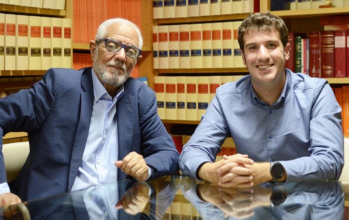 Hamdi Ahomar Ahmed junto a Xabi Alkuaz