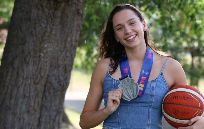 irati etxarri actualmente milita en la categoría absoluta del baloncesto femenino de la mano del Movistar Estudiantes.